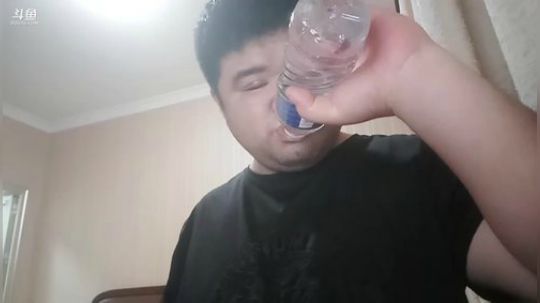我在斗鱼看做个疯子直播户外