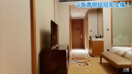 我在斗鱼看火力堂主直播户外