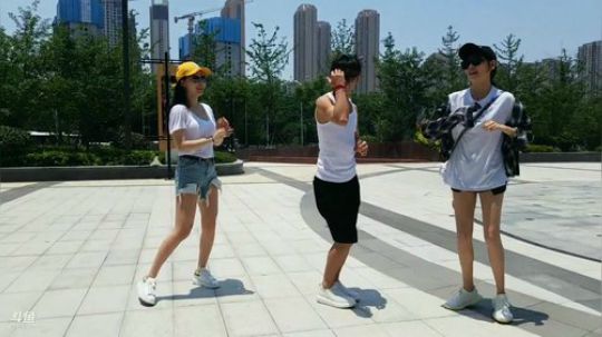 Smlia丶卡布奇诺发布了一个斗鱼视频2019-07-02