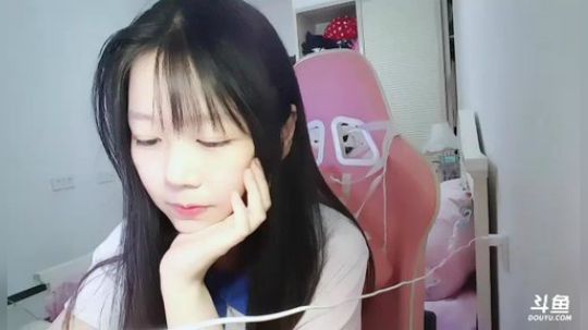 永远不说拜拜多多608599发布了一个斗鱼视频2019-07-02