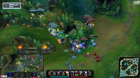 我在斗鱼看英雄联盟赛事直播英雄联盟