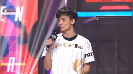 我在斗鱼看黄金大奖赛直播绝地求生