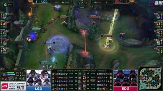 我在斗鱼看英雄联盟赛事直播英雄联盟