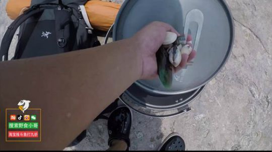 我在斗鱼看野食小哥直播美食