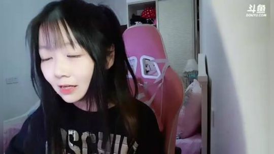 永远不说拜拜多多608599发布了一个斗鱼视频2019-07-04