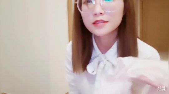 肖淑洁生命中的光和盐发布了一个斗鱼视频2019-07-04
