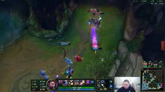 我在斗鱼看即将拥有人鱼线的PDD直播英雄联盟