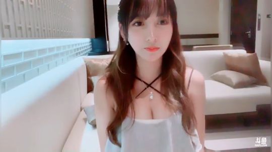 偷到尛星星了吗发布了一个斗鱼视频2019-07-05