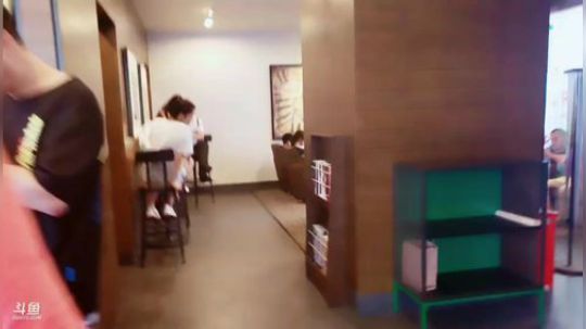 我在斗鱼看百变姑姑肖淑洁直播户外