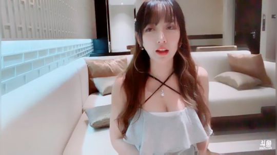 偷到尛星星了吗发布了一个斗鱼视频2019-07-05
