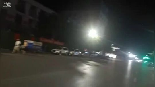 我在斗鱼看做个疯子直播户外