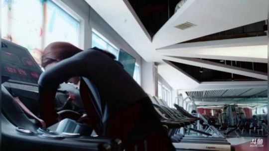 我在斗鱼看百变姑姑肖淑洁直播户外