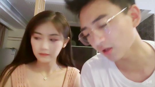 偷到尛星星了吗发布了一个斗鱼视频2019-07-07