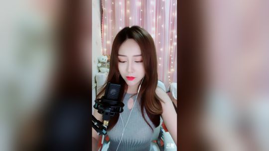 我在斗鱼看菁菁Krystal直播颜值