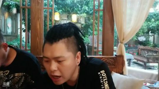 户外遛狗王飞哥发布了一个斗鱼视频2019-07-08