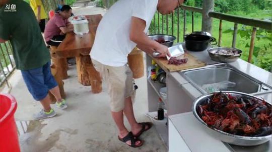 欢迎劳保厂静皇来高老庄。 2019-07-08 17点场