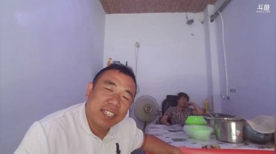 科头溜子发布了一个斗鱼视频2019-07-08