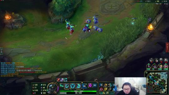 我在斗鱼看即将拥有人鱼线的PDD直播英雄联盟