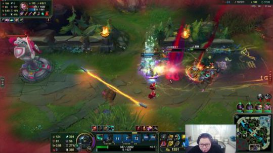 我在斗鱼看即将拥有人鱼线的PDD直播英雄联盟