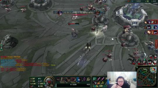 我在斗鱼看即将拥有人鱼线的PDD直播英雄联盟