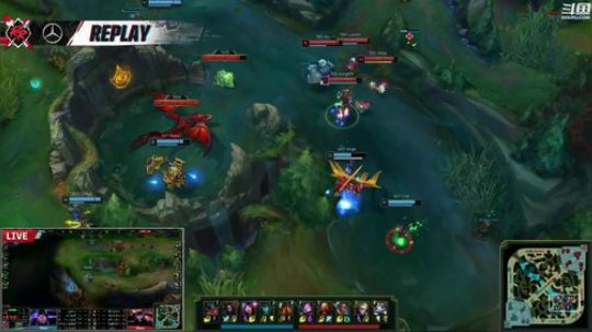 我在斗鱼看英雄联盟赛事直播英雄联盟