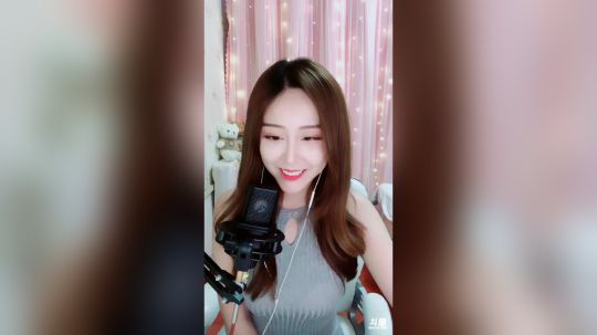 我在斗鱼看菁菁Krystal直播颜值