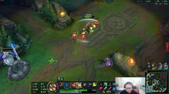 我在斗鱼看即将拥有人鱼线的PDD直播英雄联盟