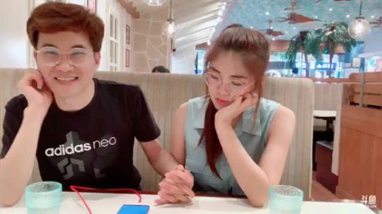 生病了，和巧巧出来走走。 2019-07-08 17点场