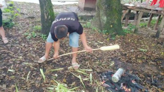 带着小朋友钓龙虾。 2019-07-08 12点场