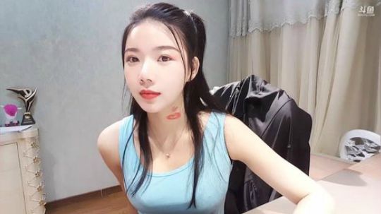 小姨子：最近的发型好可爱哈哈 2019-07-09 21点场