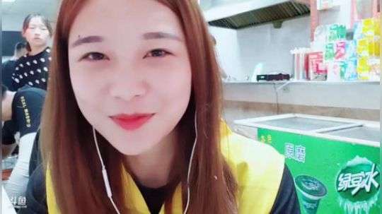 我在斗鱼看百变姑姑肖淑洁直播户外