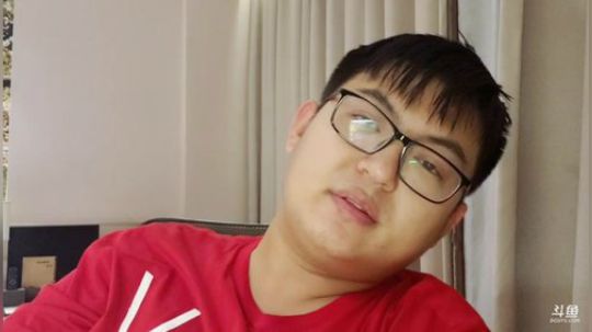 我在斗鱼看火力堂主直播户外