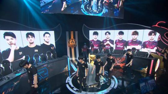 99999丶不可一世李小恩发布了一个斗鱼视频2019-07-10