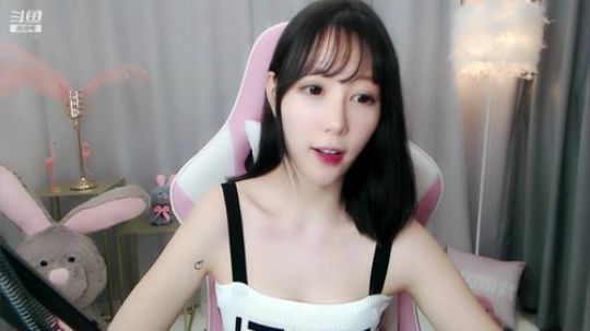 我在斗鱼看珂珂宝丶直播颜值横屏