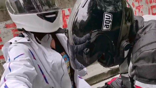 遇见骑摩托车旅行的小哥哥