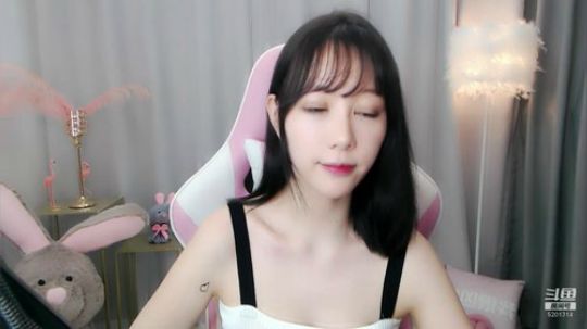 我在斗鱼看珂珂宝丶直播颜值横屏