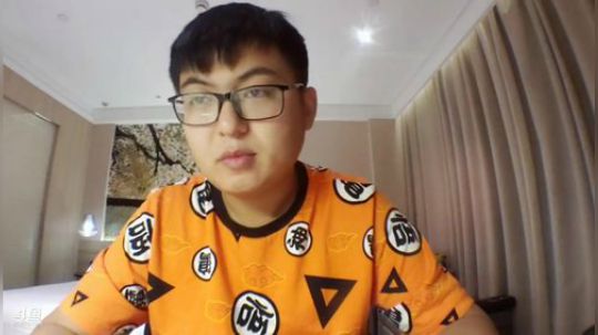 我在斗鱼看火力堂主直播户外