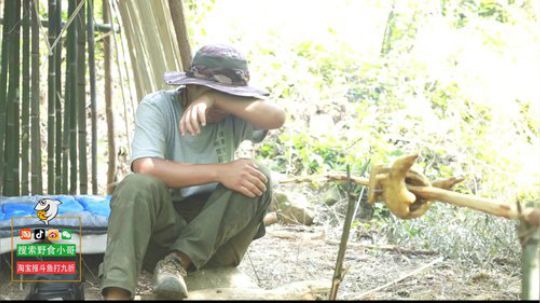 我在斗鱼看野食小哥直播美食