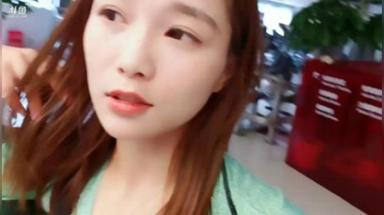 我在斗鱼看百变姑姑肖淑洁直播户外