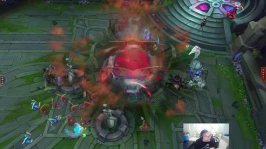 我在斗鱼看即将拥有人鱼线的PDD直播英雄联盟