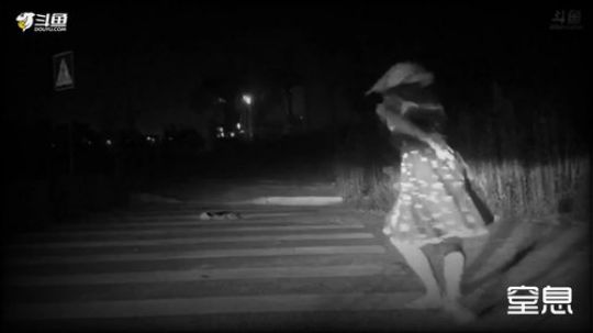 萝卜女装深情演绎舞蹈