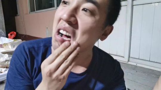 癞蛤蟆想吃天鹅肉哈哈