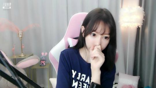 宝宝应该练一练唱歌！！！！不然没有节目播
