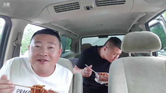 今天和美女一起带大家感受异国风情，一起嗨 2019-07-12 13点场