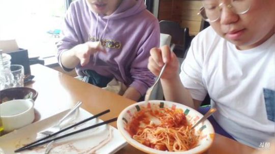 顾影无如白发何丶发布了一个斗鱼视频2019-07-13