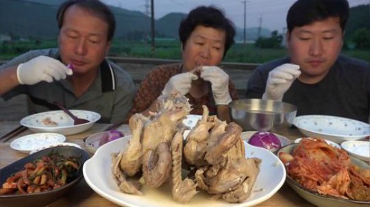 - 闷头就是造的一家人 - 迎接初伏的参鸡汤！