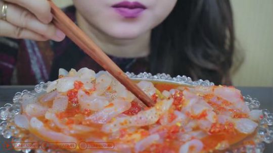 【LINH】小姐姐吃辣酱凉拌海蜇丝
