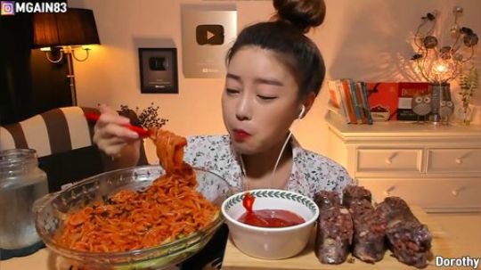 【韩国小姐姐Dorothy吃播】--拉面