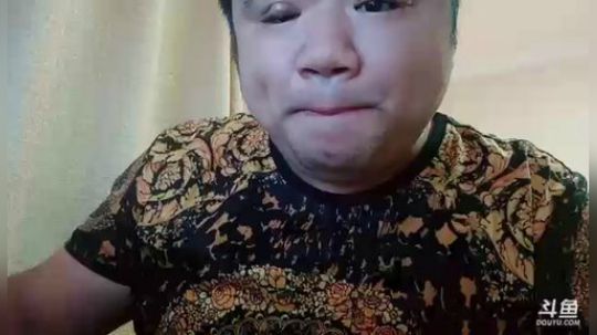 我在斗鱼看做个疯子直播户外