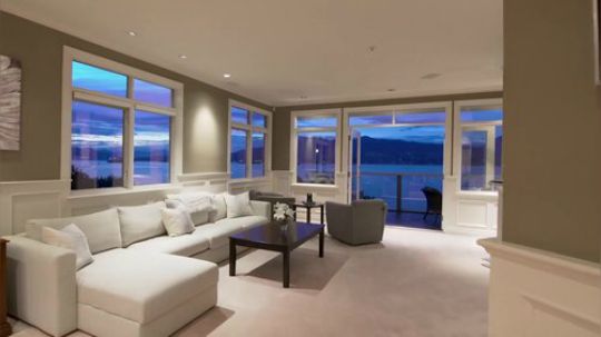 在加拿大温哥华西部的临海温馨别墅